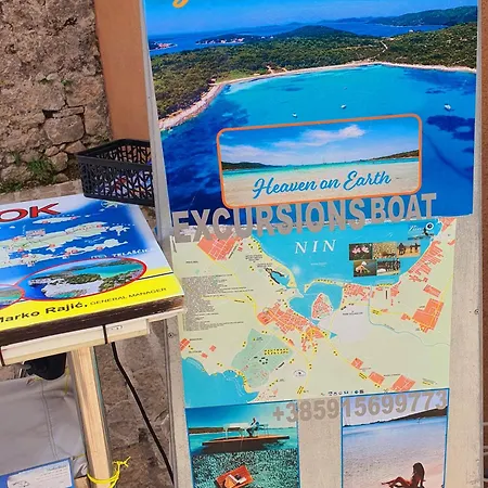 Violeta Hvar *