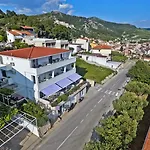 Violeta Hvar
