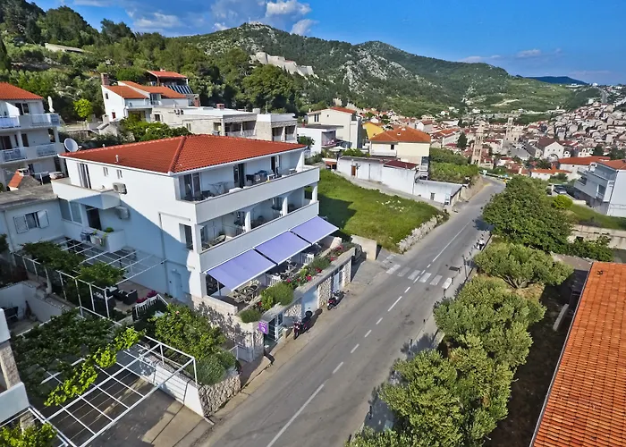 Violeta Hvar