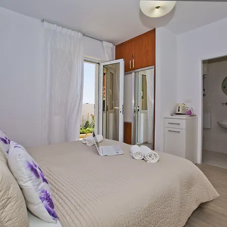 Daire Violeta Hvar